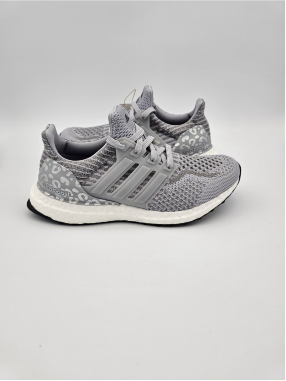 Adidas Womens Ultra Boost 5.0 DNA Halo Silver Sneakers Shoes Sz 5 New GY8343